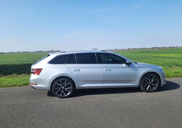 Skoda Superb cena 50900 przebieg: 299500, rok produkcji 2016 z Korfantów małe 154